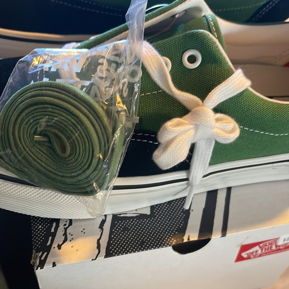 Vans - Picture 6 of 6